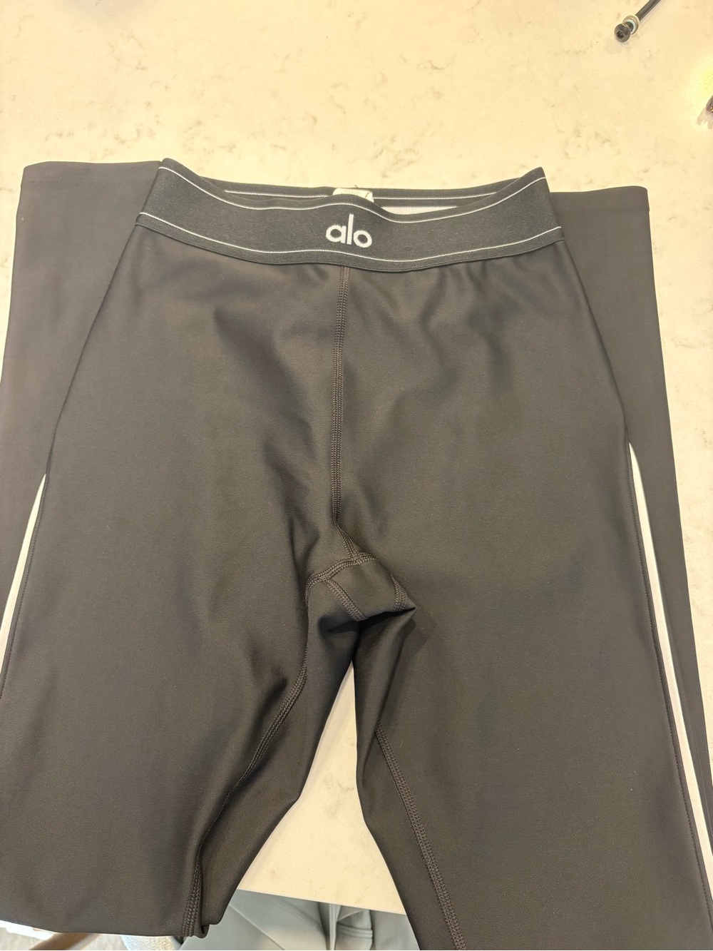 Alo Women’s Black Leggings & Sports Bra Set - Picture 3 of 7